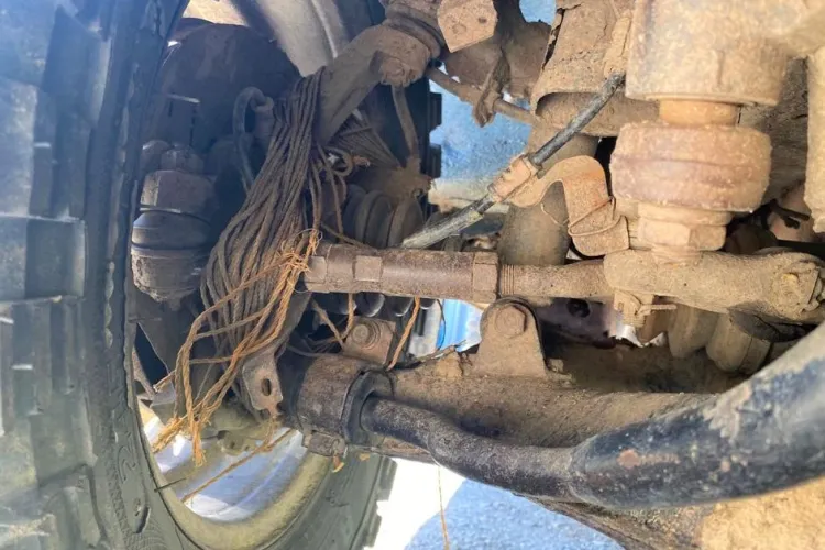 Un clujean şi-a legat roata la mașină cu funie şi apoi a mers la RAR pentru recuperarea talonului