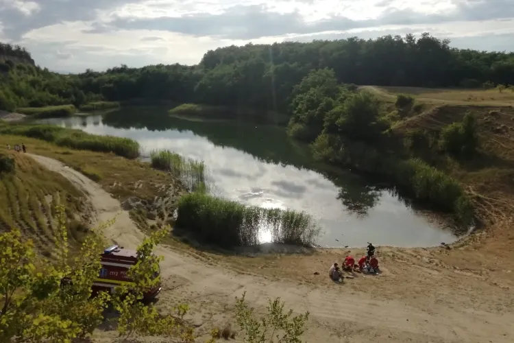 Cluj: Un băiat s-a înecat în lacul Laguna Albastra. Poliția a declanșat o anchetă - VIDEO