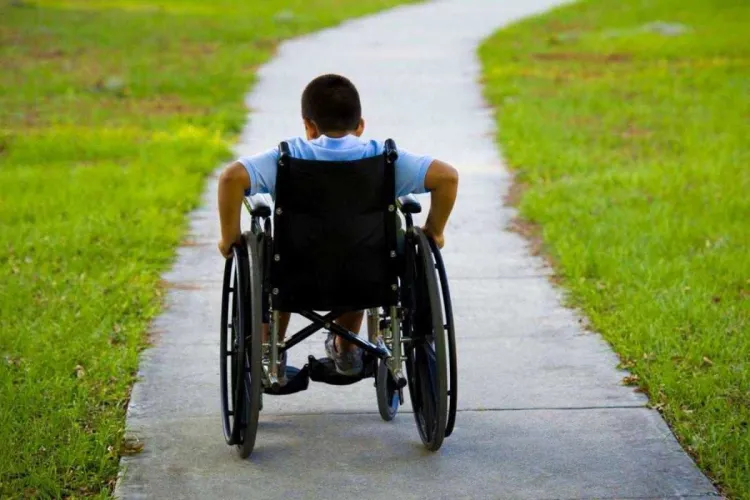 Părinţii copiilor cu handicap grav nu mai trebuie să meargă la comisii să ia certificat nou   