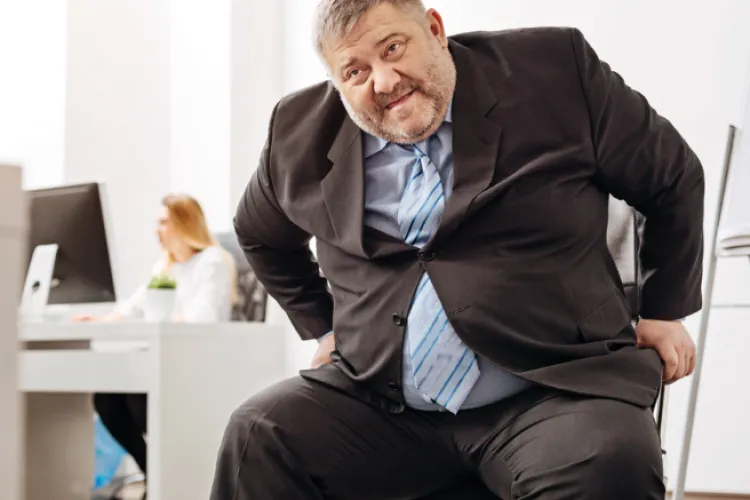 Angajații Primăriei Cluj-Napoca vor primi un „spor de obezitate”. Cele opt ore de muncă la birou sunt „vătămătoare” pentru salariații Primăriei