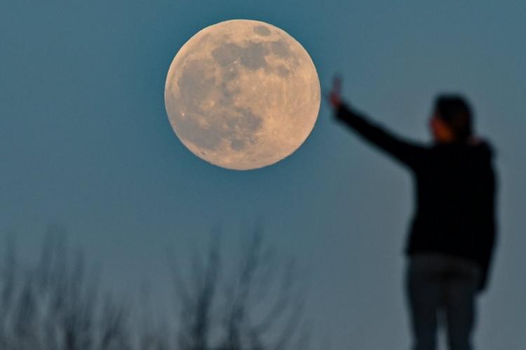 Fenomen astronomic inedit: Luna Buck. Când va putea fi admirată Superluna din 2022