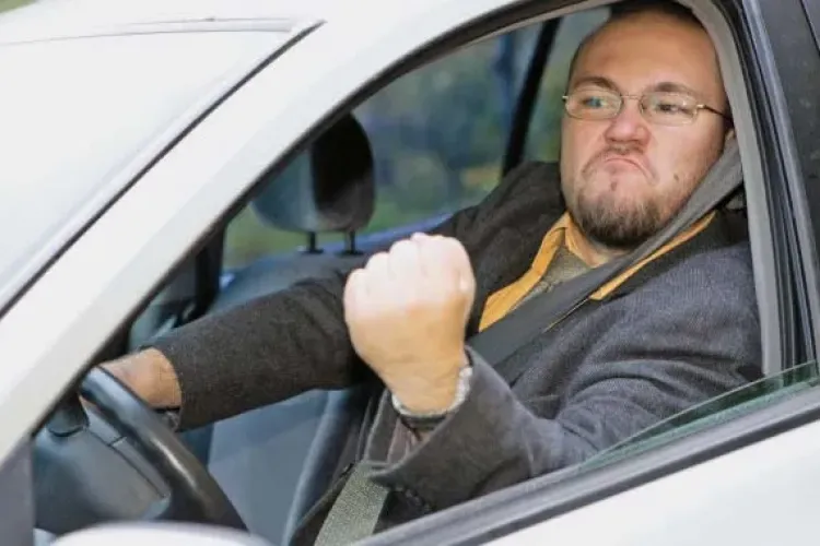 Cluj: Circ online după o întrebare: ”De ce clujenii sunt adormiți la semafor?”. Credeți că e adevărat?