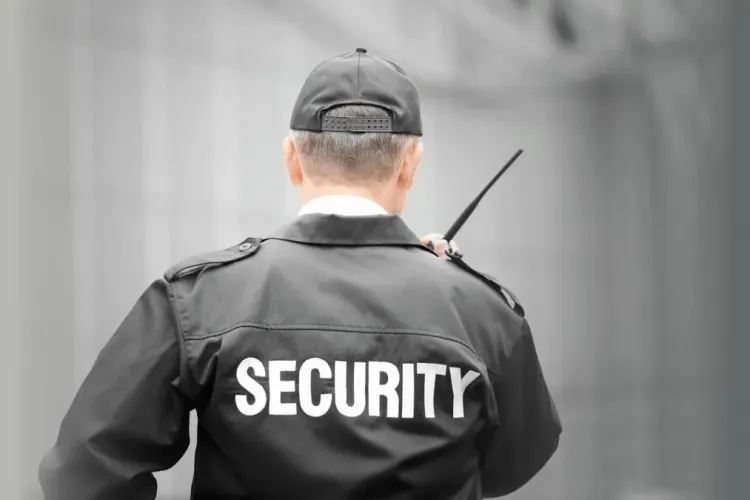 Tânăr, devenit viral după ce a postat oferta sa de angajare ca „BATIGARD”: „Nu am luat bătaie decât de 3 ori până la 22 de ani”