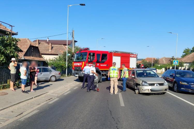 Accident in Florești. Un șofer a demolat gardul unei case - FOTO