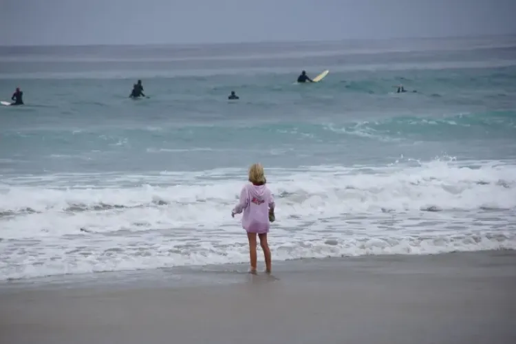 VIDEO - HALUCINANT! Un copil a fost tras în ultimul moment din fața unui rechin