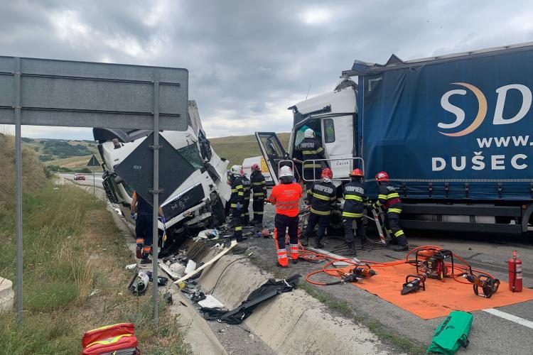 VIDEO/FOTO. Accident teribil pe centura Vâlcele-Apahida. Trei autospeciale și un echipaj SMURD acționează la fața locului