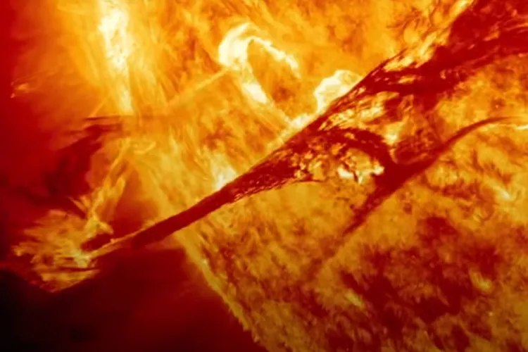 O furtună solară va lovi Pământul direct pe 19 iulie. La ce să ne așteptăm