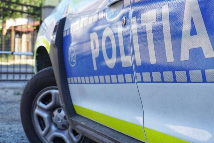 Un copil de 8 ani este căutat de polițiști de două săptămâni. A dispărut împreună cu tatăl, suspectat că și-ar fi omorât în bătaie soția