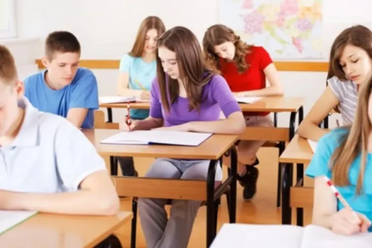 Organizatia Salvați Copiii cere renunțarea la admiterea separată la colegiile naționale și reintroducerea bursei de studiu