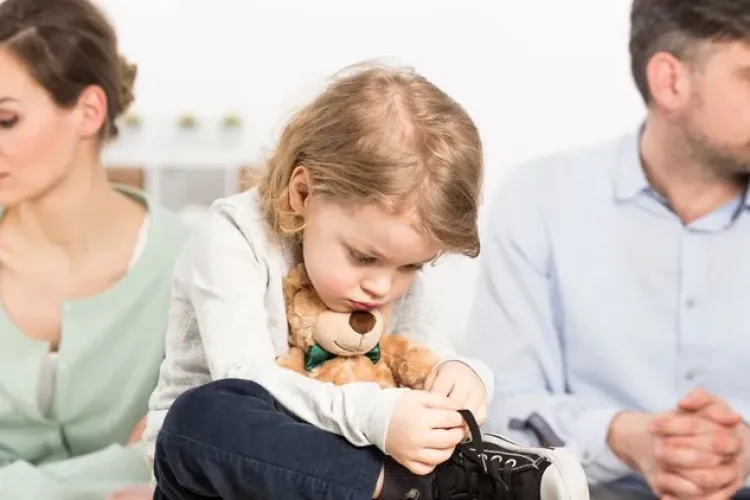 Un bărbat a descoperit că nu este tatăl fetiţei pe care a crescut-o timp de cinci ani. Soția nu înțelege, jură că nu și-a înșelat soțul