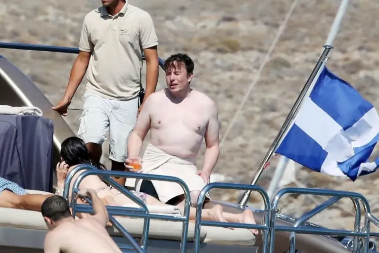 FOTO - Val de glume la adresa lui Elon Musk, după ce acesta a apărut la bustul gol în Grecia. Reacţia miliardarului, tată a 10 copii