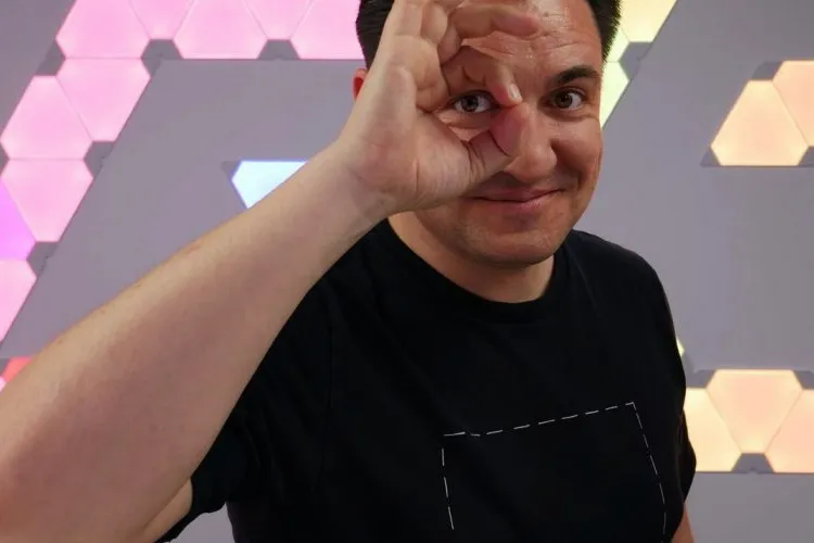 Buhnici e scârbit de tinerele cu celulită și vergeturi: Dacă ați investi în săliță cât investiți în tatuaje, cred că am fi toți mai bine!