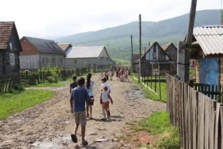Copiii care nu au parte de vacanță: 7 din 10 copii din mediul rural n-au mers niciodată într-o tabără. „N-au ce scrie în compunerea de la începutul școlii”