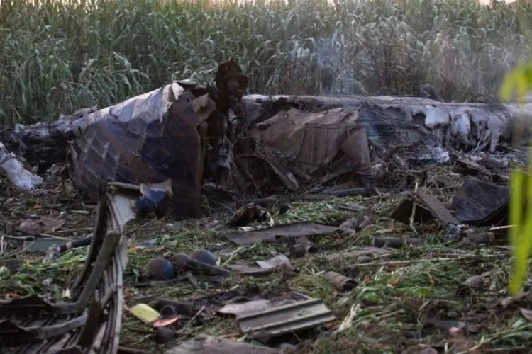 Alertă chimică după prăbușirea unui avion cu armament, în Grecia. O substanță misterioasă, încă neidentificată, descoperită la locul tragediei