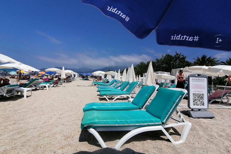 Cât costă două șezlonguri în Antalya: ”Înțeleg că pe rafinatul litoral românesc e un pic mai scump. Calitatea costă, boss!” - FOTO