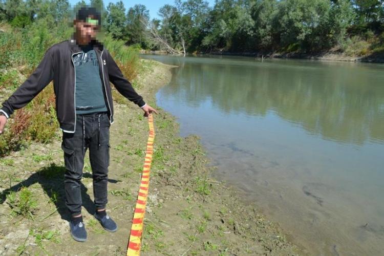 Un tânăr din Republica Moldova a traversat înot râul Prut până în România pentru a se întâlni cu un grup de prieteni cunoscuți pe Facebook