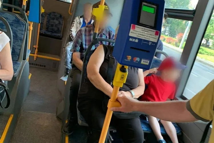 Presupus pedofil se plimbă în voie prin Cluj! A început să atingă un copil chiar în autobuz, un bărbat a intervenit