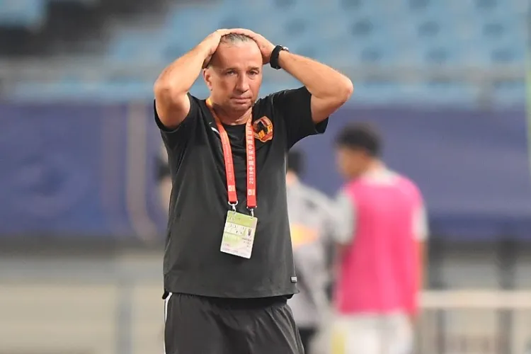 VIDEO - Dan Petrescu, după eliminarea CFR CLuj din preliminariile Ligii Campionilor: „Am avut parte de prea mult ghinion”. Fanii i-au cerut demisia