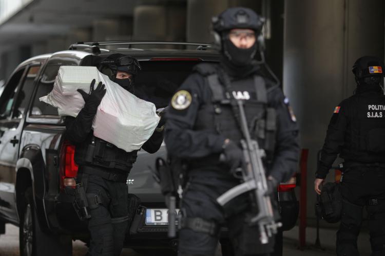 România - țara minunilor! Un bărbat a sunat la 112 să anunțe că interlopii i-au furat cocaina de 30.000 euro