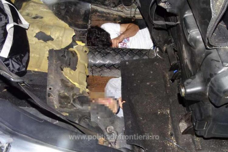 FOTO - Incredibil! Doi sirieni au fost găsiți ascunşi în podeaua unei mașini la Calafat. Încercau să ajungă în Austria
