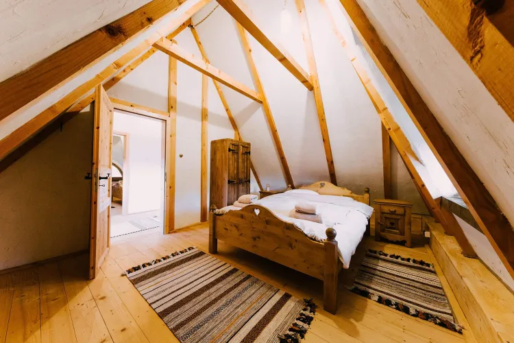 Se vinde ”Micul Maramureș”! Satul ”albastru” din România este unic - FOTO