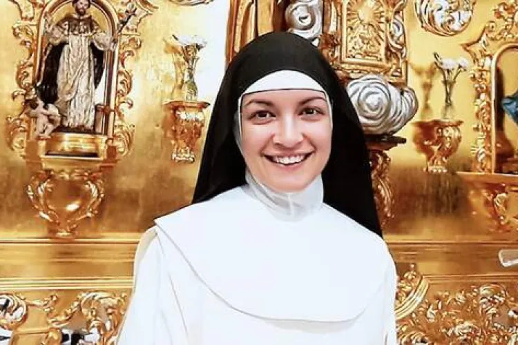 FOTO - O româncă, adoptată în străinătate, şi-a găsit familia după ce s-a călugărit: „Dumnezeu există!”