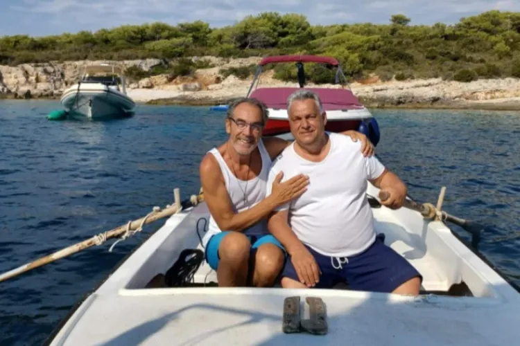 Premierul Ungariei, Viktor Orban, salvat de un jurnalist croat. Barca sa gonflabilă a început să piardă aer. Croatul i-a „întins o mână”