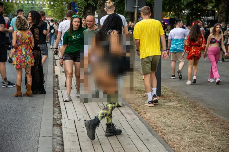 Cea mai tare ȚINUTĂ de la UNTOLD 2022: Tanga, piele și lanțuri - FOTO