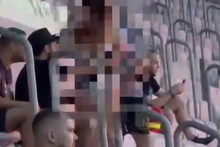 O șatena dezbrăcată a AGITAT sectorul VIP de la Untold. S-a dezbrăcat de haine si a dansat - VIDEO