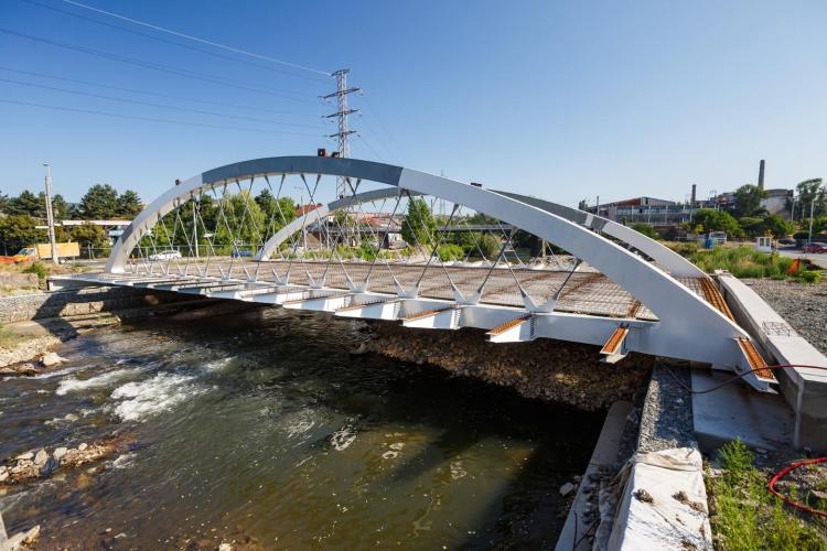 Prima minune a mandatului Boc: Podul va fi finalizat cu câteva luni mai devreme - FOTO