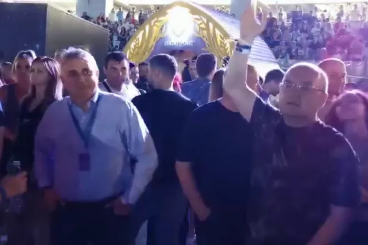 Emil Boc a dansat la Untold 2022, la scena principală! O brunetă zâmbitoare a pus ochii numai pe el - VIDEO
