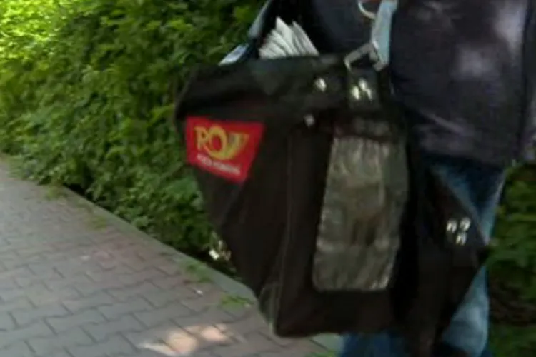 O poștăriță a furat banii de pensii de la un sat întreg. Bătrânii i-au dat și bani împrumut