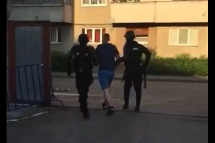 Un turdean a fost tâlhărit și bătut, după ce a fost scos din propria mașină, în toiul nopții. Tâlharii, plasați în arest preventiv