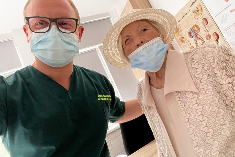 Pacientă de 102 ani operată cu succes la Cluj de cancer la rinichi