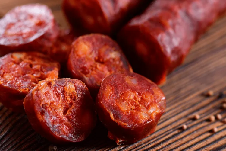 Cum a ajuns un cârnat de porc spaniol să joace „rolul principal” într-o farsă științifică: „O lume nouă se dezvăluie în fiecare zi”