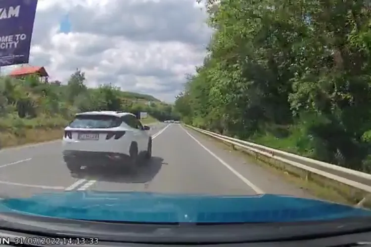 Depășire criminală pe Calea Turzii! Șoferul a fost reclamat la Poliția Rutieră - VIDEO