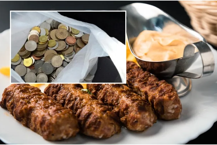 Terasele cu prețuri NESIMȚITE din Mamaia au primit ce meritau! Doi turiști și-au plătit cu monede nota de plată