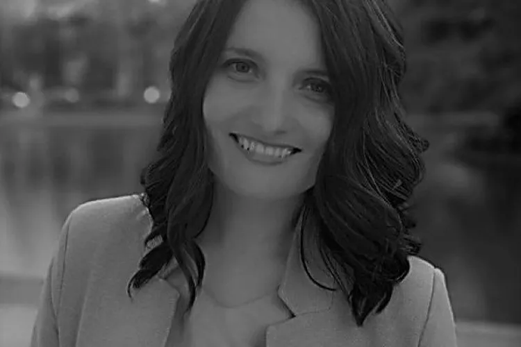 ”Inima surorii mele dragi a încetat să mai bată!” - A murit directoarea Institutului Francez din Cluj. Avea 36 de ani