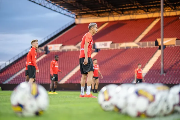 Dan Petrescu s-a înfuriat la conferința de presă de la o întrebare. Sunt tensiuni la CFR Cluj