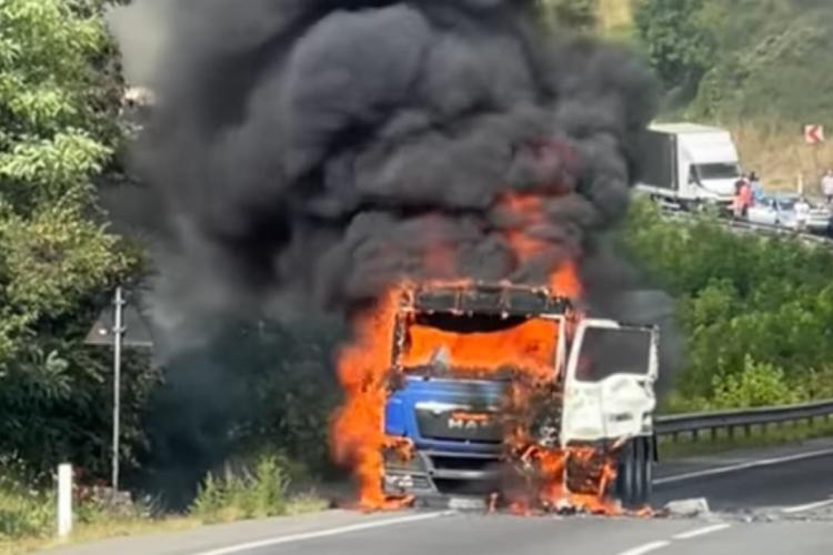 VIDEO. Incendiu pe raza localității Dumbrava. Un camion arde ca o torță!