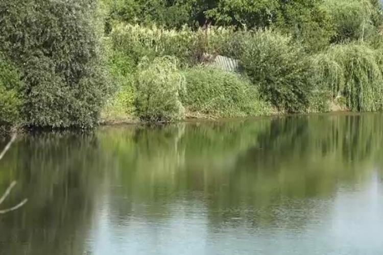 Combinaţie mortală: Un litru de tărie, caniculă și scăldat în râu. Un bărbat de 52 a murit în apele Mureșului