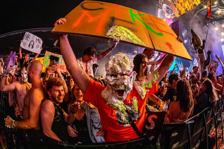 Untold 2022! 85.000 de oameni în prima zi. Steve Aoki a aruncat cu torturi. Focul de artificii a fost superb - FOTO