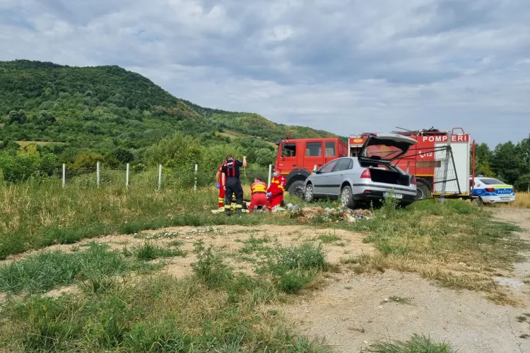 Tragic! O femeie a murit după ce a fost prinsă sub roțile mașinii sale, sub privirea copilului de 5 ani