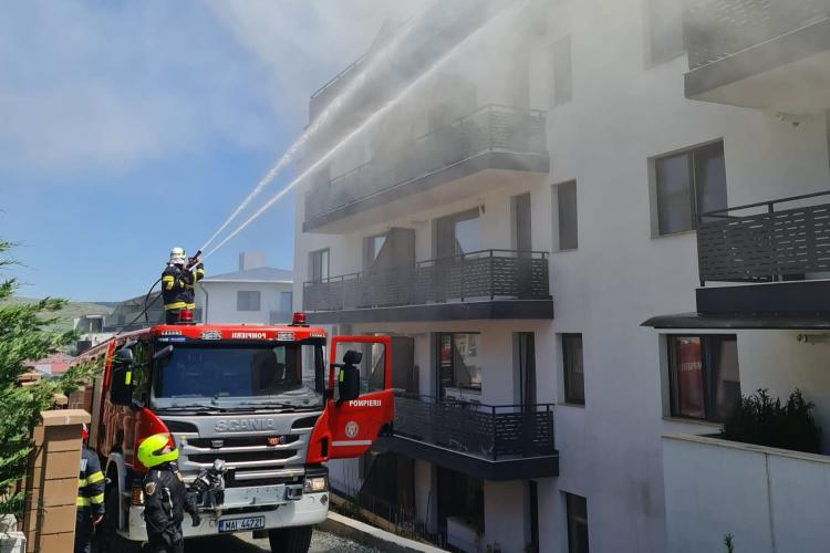 Incendiu la balconul unui bloc de pe strada Avram Iancu, din Florești