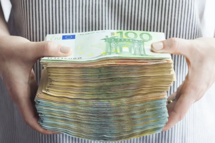 O cerșetoare a câștigat la Loto peste 1,2 milioane de euro: „Mi-ați făcut viața mai ușoară”