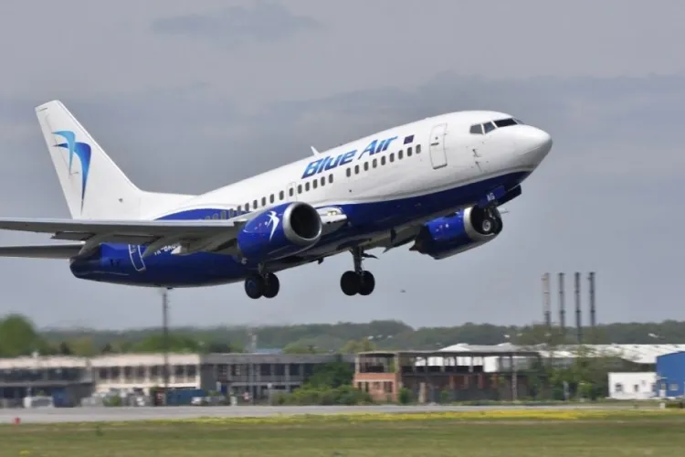 S-au scumpit semnificativ biletele de avion în acest an. Turiştii au scos chiar cu 50% mai mulţi bani din buzunare, în perioada concediilor