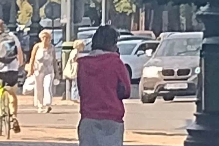 Împinsă în fața mașinii de o femeie fără adăpost: ”Cineva a avut grijă de mine și nu m-am trezit sub roțile unei mașini”