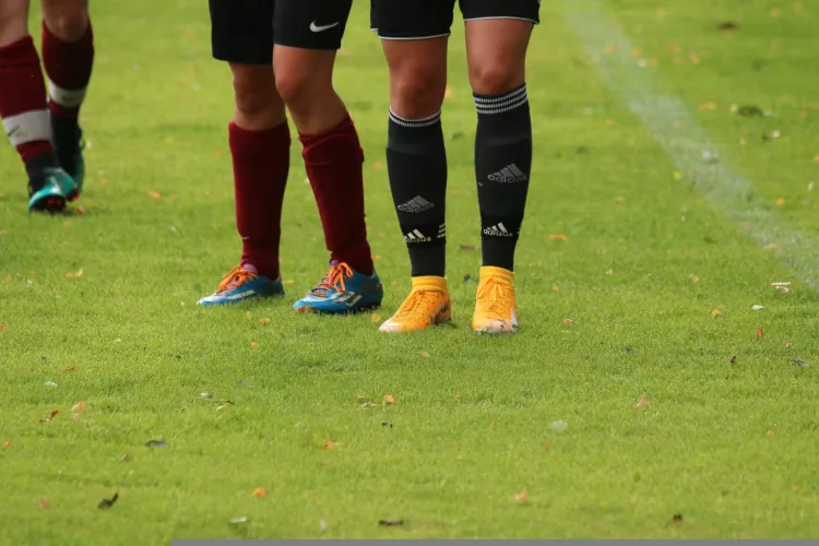 Scandal în jurul unei blonde, în vestiarul CFR Cluj. Apărătorul naționalei s-a certat la cuțite cu un jucător străin