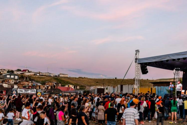 Festivalul romilor din Cluj, Khetane, o adevărată reușită în ochii unui activist clujean. Însă, nici urmă de politicieni în fața scenei 