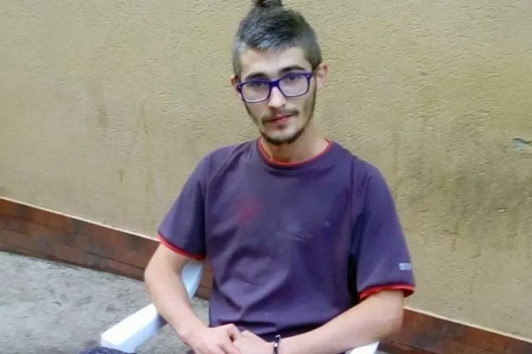 Ce explicație le-a dat autorităților tânărul care a incendiat ușa primăriei din Cluj-Napoca: „M-am săturat să achit taxe și impozite” 